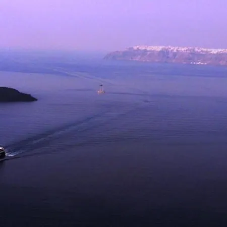 Beautiful Santorini Galazio 2 Bedrooms Private Terrace & Breathtaking Caldera Views Vila